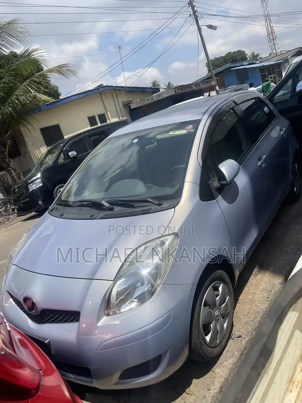 Toyota Vitz 1.3 AWD 5dr 2020 Silver - 1