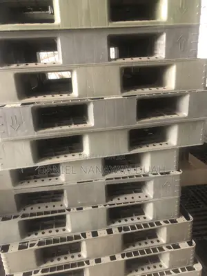 Wooden & Plastic Pallets