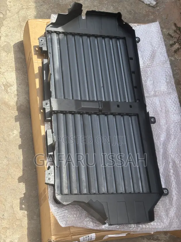 Toyota Tacoma 2024-25 Radiator Grille with Motor - 1