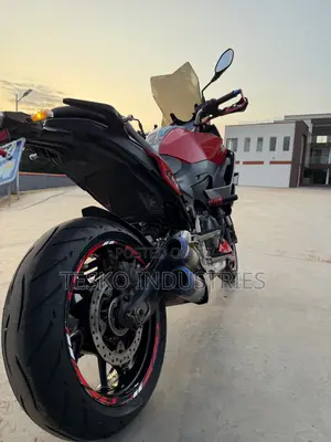 BMW 2022 Red Motorbike