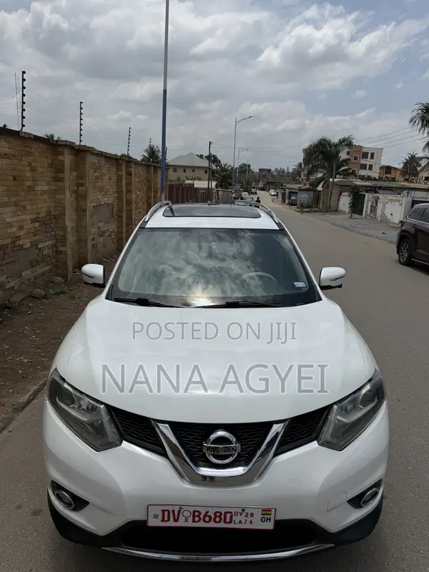 Nissan Rogue SV 2015 White SUV - 1