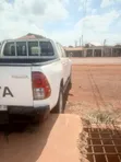 Toyota Hilux 2012 White - 2