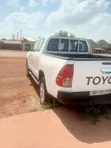 Toyota Hilux 2012 White - 4