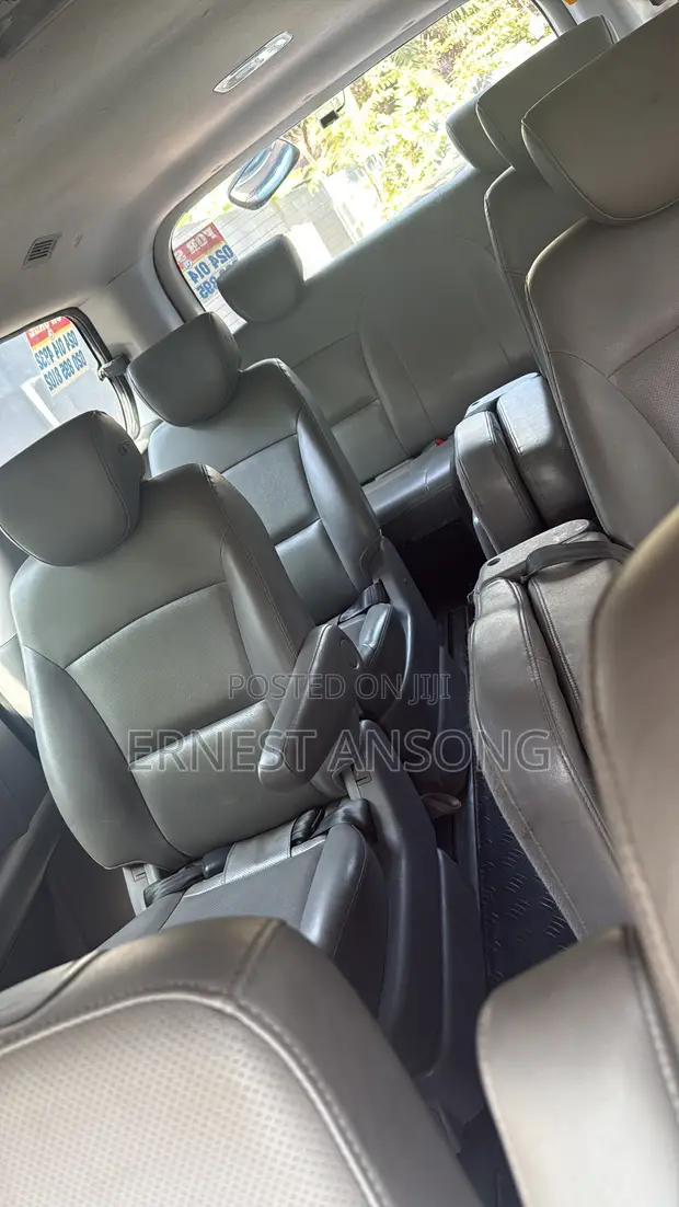 Hyundai Starex 2017 White - 1