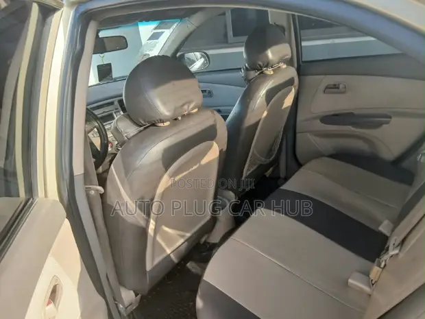 Kia Rio 2010 Brown - 1