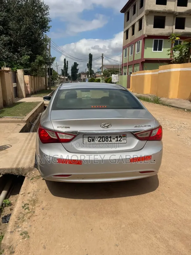 Hyundai Sonata 2012 Silver - 1