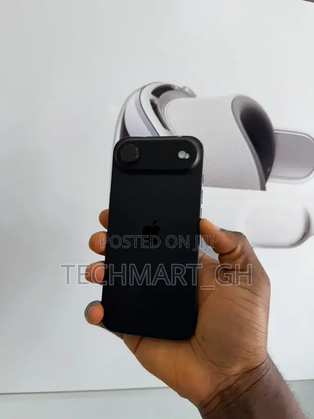 Apple iPhone 15 Pro 256GB Black - 1