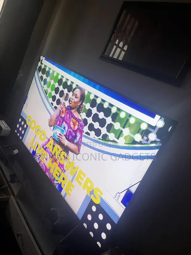 Samsung 65” 4K UHD Smart LED TV - RU7100 Series - 1