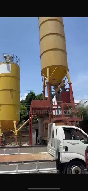 Concrete Batching Plant with Cement and Fly Ash Storage Silos