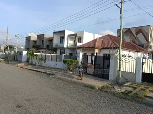 4 Bedroom House for Rent in Lakeside Estate