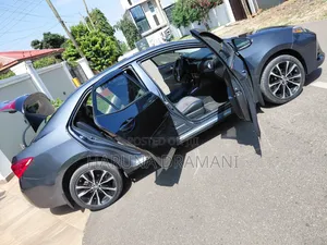2018 Toyota Corolla SE (1.8L 4cyl 6M)
