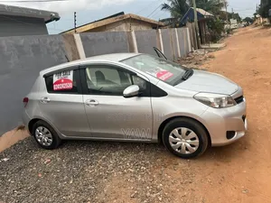 Toyota Vitz 2012 Silver