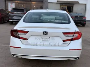 Honda Accord Touring 2.0T 2022 - White