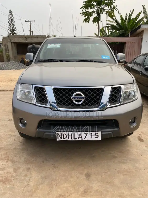 Nissan Navara 2016 Gray - 1