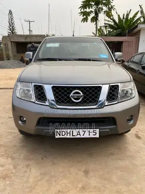 Nissan Navara 2016 Gray