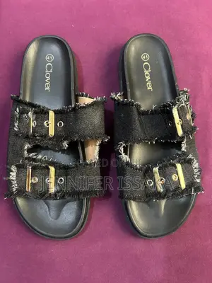 La Slippers - Men's Size 41, Black, Brand New