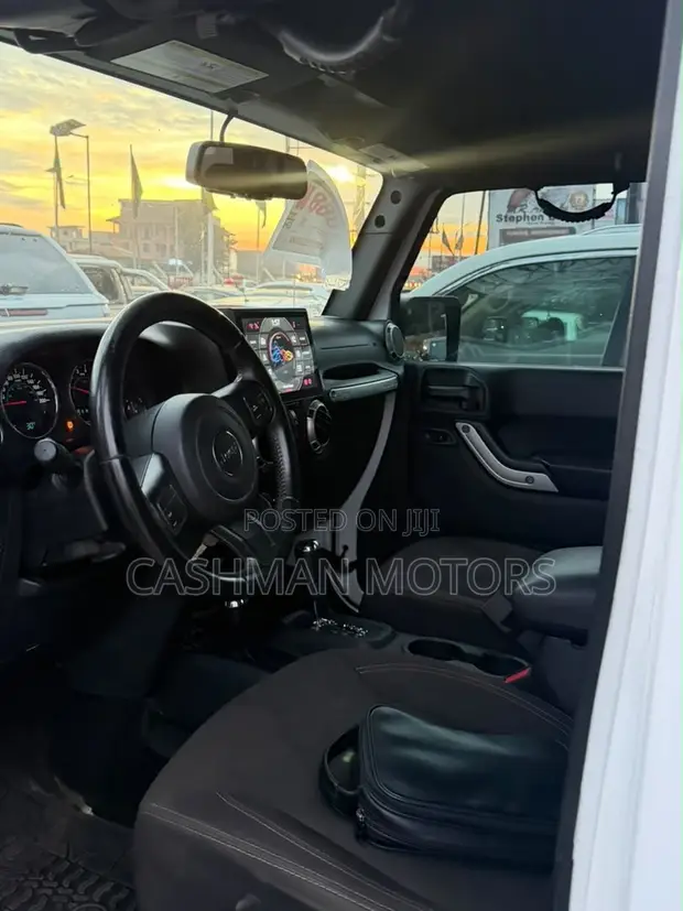 Jeep Wrangler Sahara 4x4 2017 White - 1