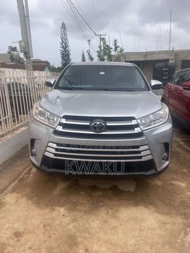 Toyota Highlander 2019 Silver - 1