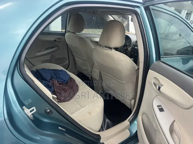 Toyota Corolla LE 2010 Green - 1