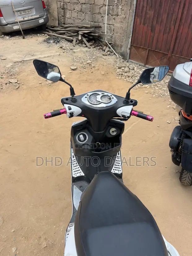 Yamaha Scooter 2014 - White - 1