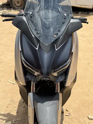 Yamaha XMAX 300 Scooter (2020)