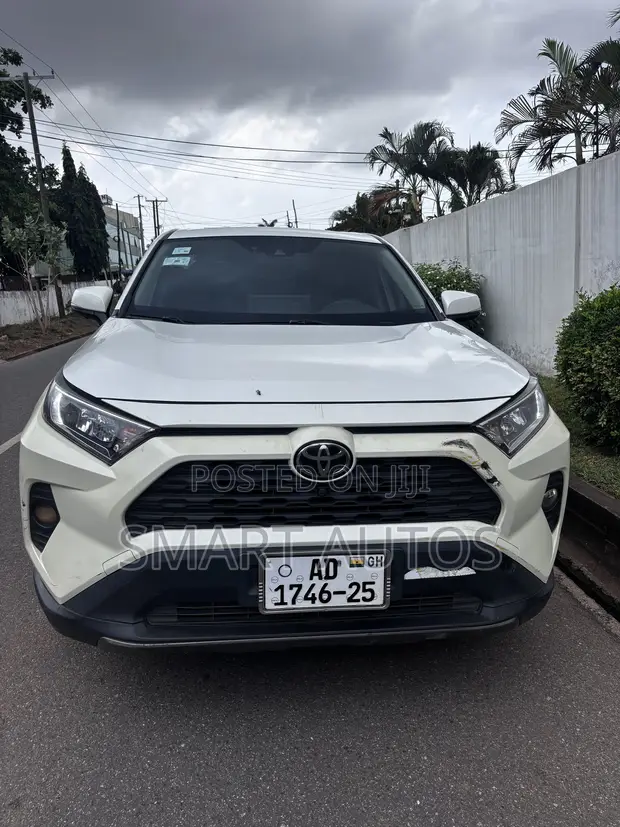 Toyota RAV4 Limited 2021 White - 1