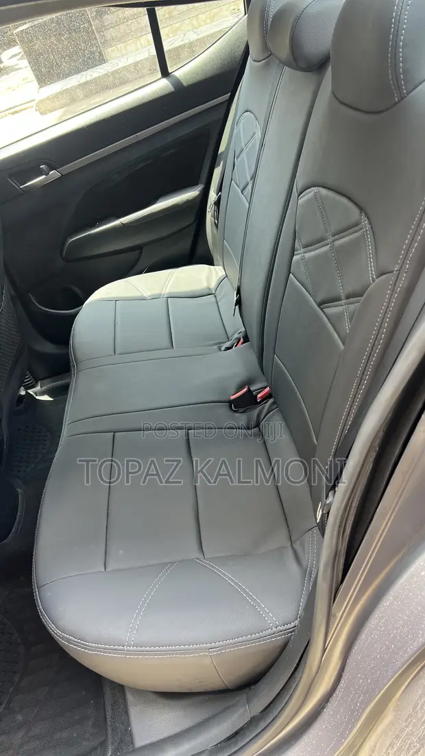 Hyundai Elantra Value Edition 2018 - Gray - 1