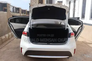 Toyota Corolla LE 2020 White