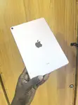 Apple iPad Pro 10.5 (2017) 64GB Yellow - 2