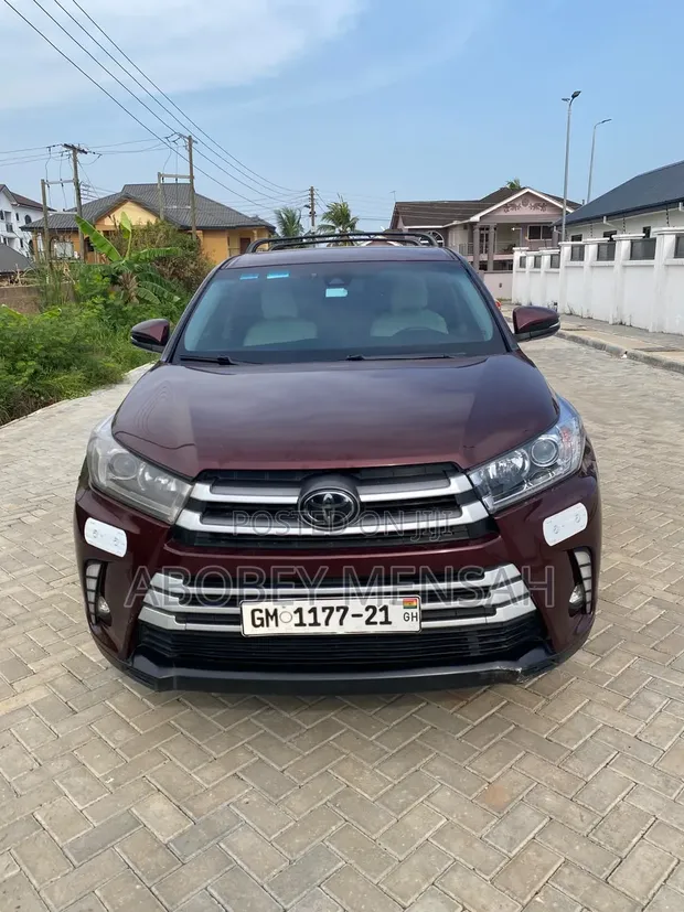 2019 Toyota Highlander LE Plus Burgundy - 1