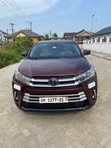 2019 Toyota Highlander LE Plus Burgundy - 1