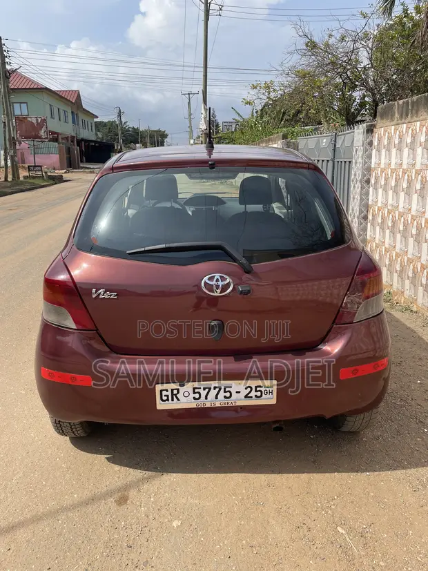 Toyota Vitz 2010 - 1