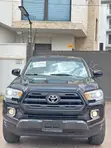 Toyota Tacoma SR5 2018 Black - 5