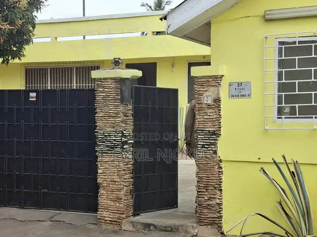 10-Bedroom Bungalow for Sale near UPSA - 1
