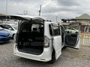 Toyota Voxy V 2WD 8-Seater 2010 White