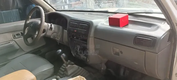 Nissan Pick-Up 2009 Off-white - 1