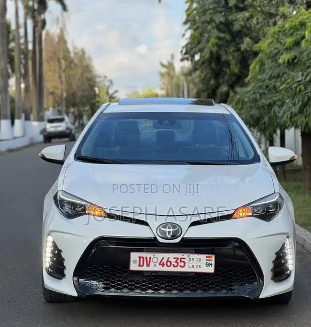 2018 Toyota Corolla SE (1.8L 4cyl 6M) White - 1
