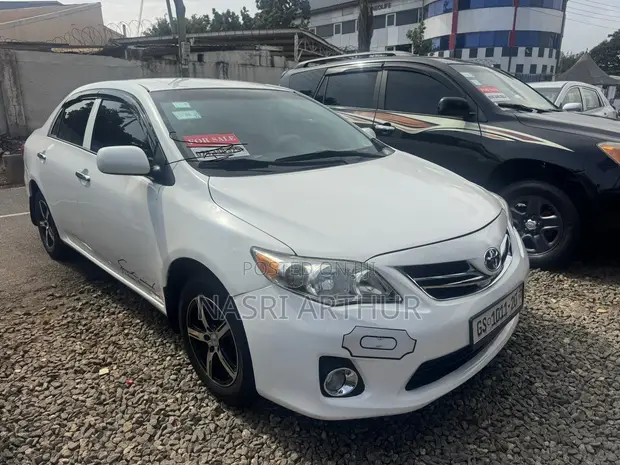 2013 Toyota Corolla LE Sedan - White - 1
