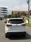 2019 Toyota Highlander LE White - 1