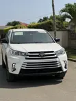 2019 Toyota Highlander LE White - 3