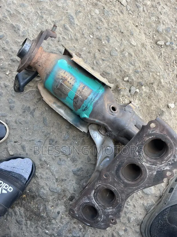Toyota Camry Catalytic Converter (Used) - 1