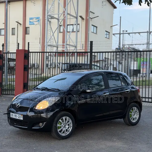 Toyota Vitz 1.3 AWD 5dr 2010 Black - 1