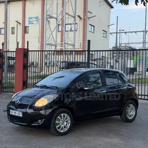 Toyota Vitz 1.3 AWD 5dr 2010 Black