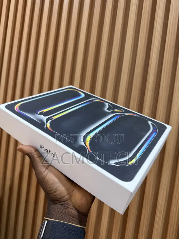 New Apple iPad Pro 13" (2024) 1TB Black - 1