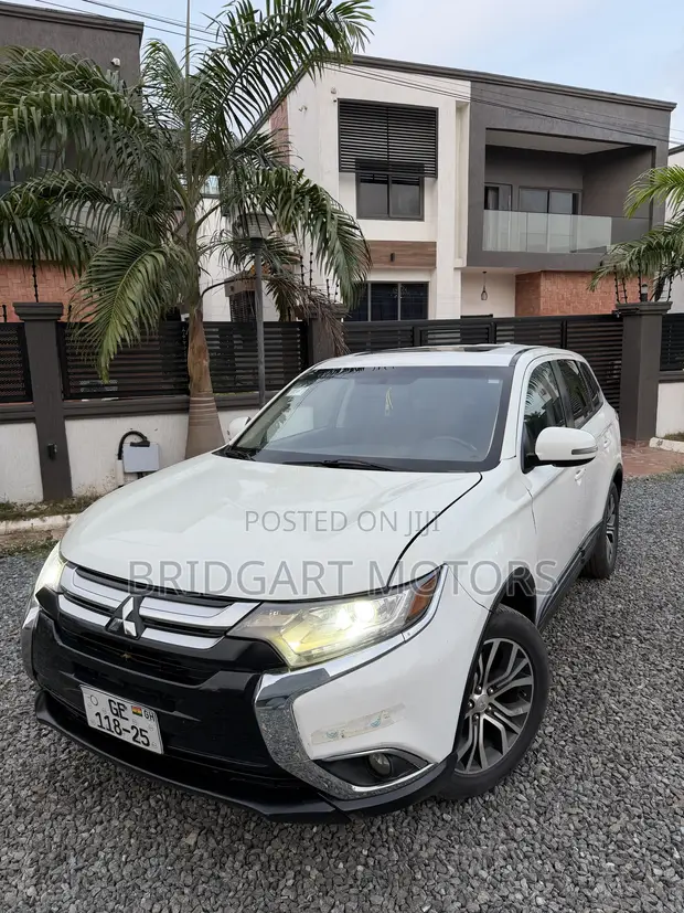 Mitsubishi Outlander 2017 White - 1