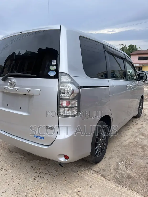 Toyota Voxy 2012 Silver - 1