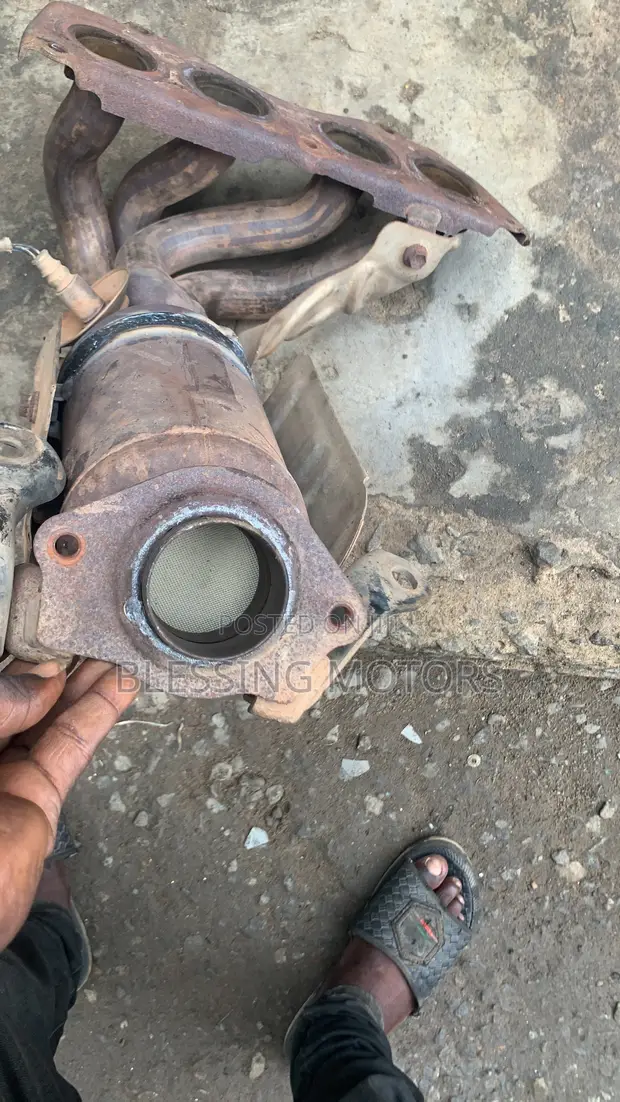 Toyota Camry Catalytic Converter (Used) - 1