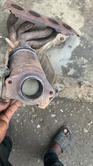 Toyota Camry Catalytic Converter (Used)