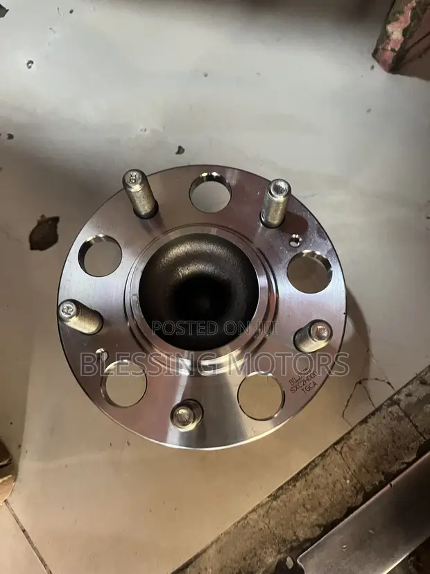 Toyota Corolla Back Hub - 1