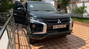 Mitsubishi L200 Club Cab 2.4 154hp 4WD 2019 Black